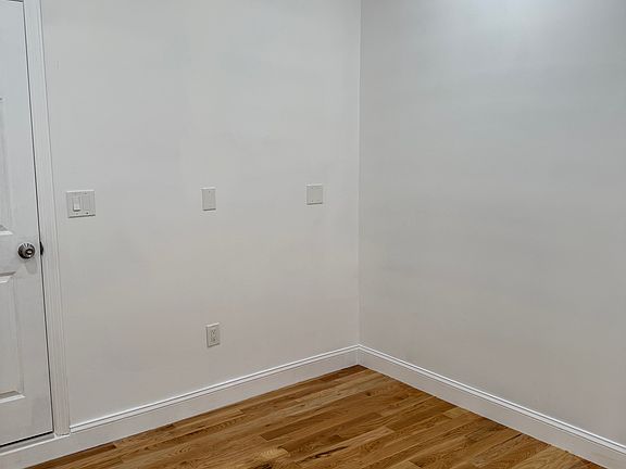 4th image of 11 Elm St