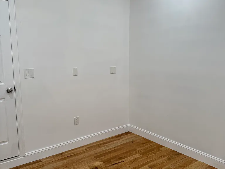 11 Elm St — Photo 4