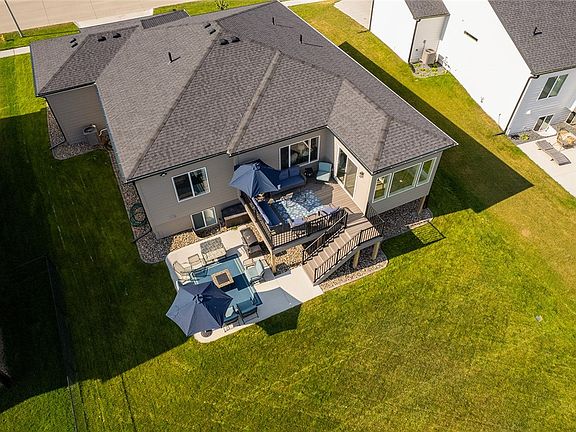 5th image of 1201 NW Stratford Dr