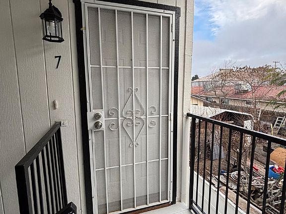 2nd image of 409 G St APT 7