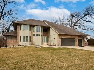 7340 Forest Ridge Dr, Schererville, IN 46375