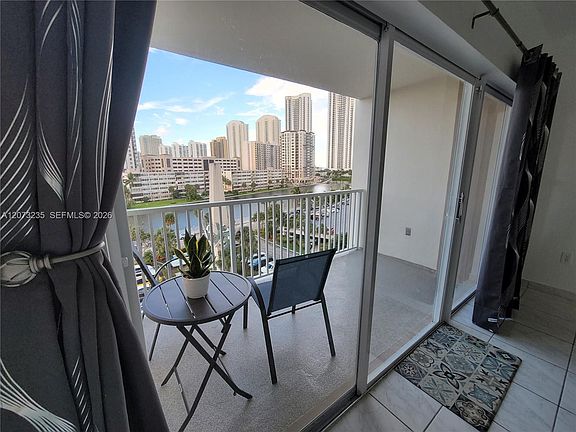 3rd image of 300 Bayview Dr APT 603
