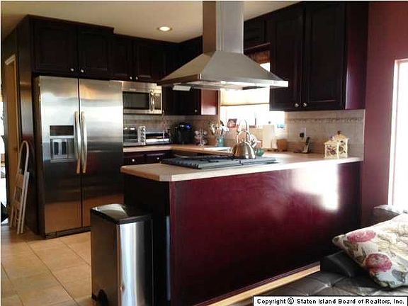 3rd image of 1034 Sheldon Ave