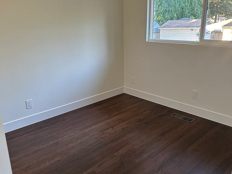 1423 E Maple St — Photo 7