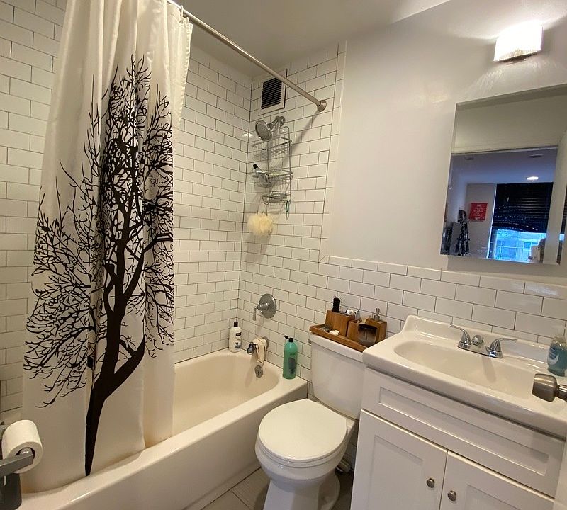 1st image of 215 E Broadway APT 4R