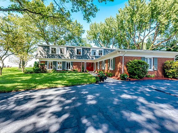 2nd image of 2727 Lake Bluff Ter