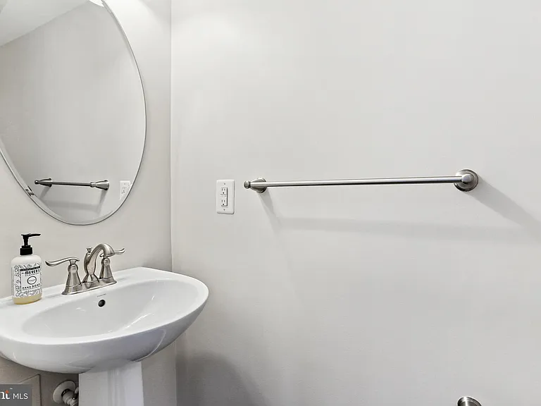 7610 Golden Slumber Ln — Photo 32