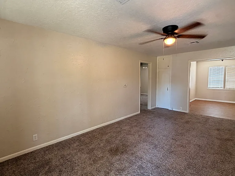 1313 E Edwards St — Photo 2