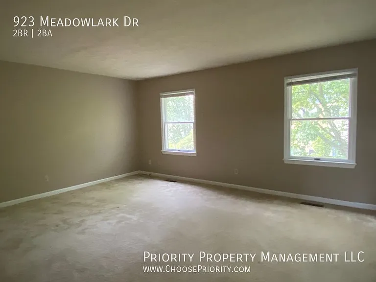 923 Meadowlark Dr — Photo 8