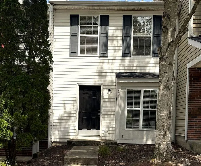 624 Emerald Cove Dr — Photo 1