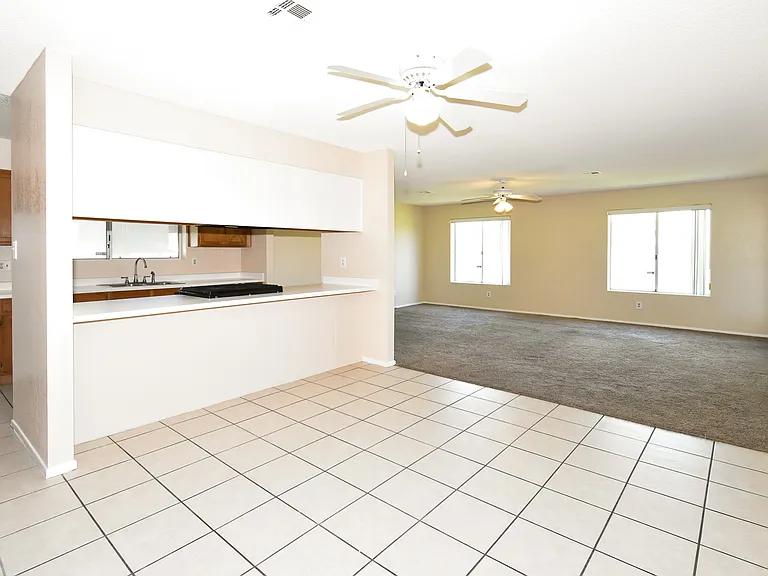 7342 E 24th Ln — Photo 3