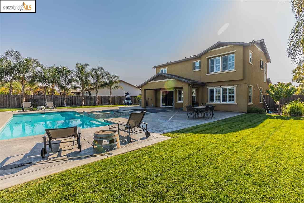 homes for sale in oakley ca with swimming pool