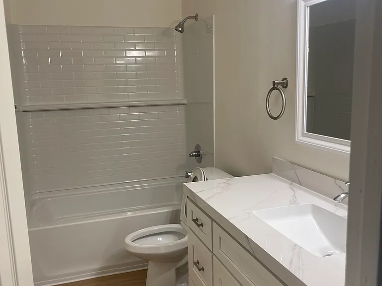 860 Main St #D — Photo 7