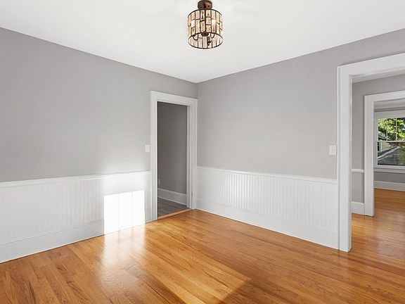 5th image of 210 Dixie Ave