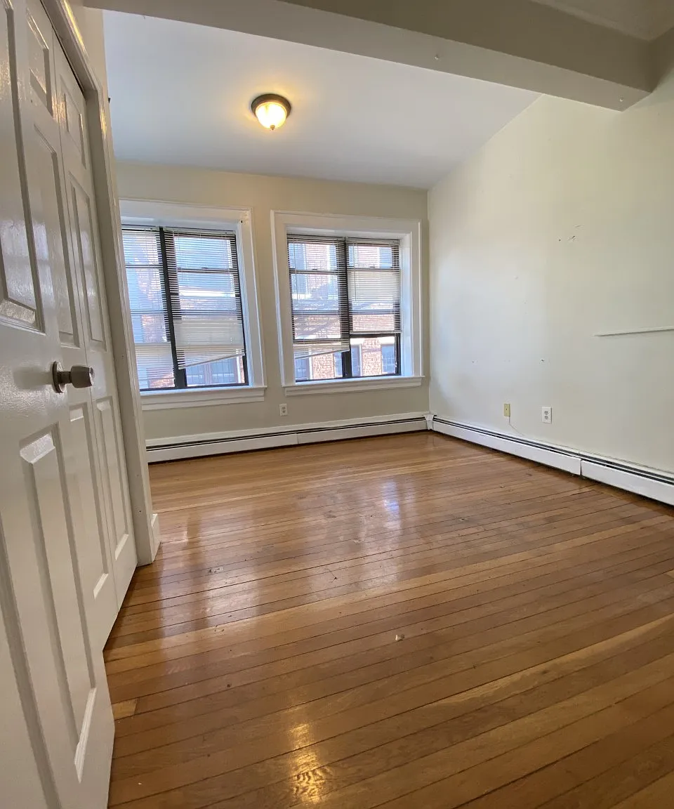 3 bed, 9999 sqft, $3,500 — Photo 4