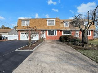 4 Highfield Ct, Wayne, NJ 07470