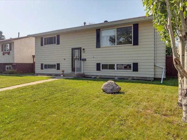 43 N Oak St, Red Deer, AB T4P 1R8