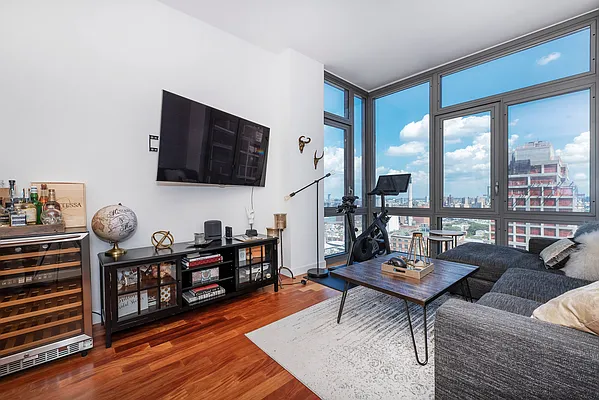 Rented by R New York | media 8