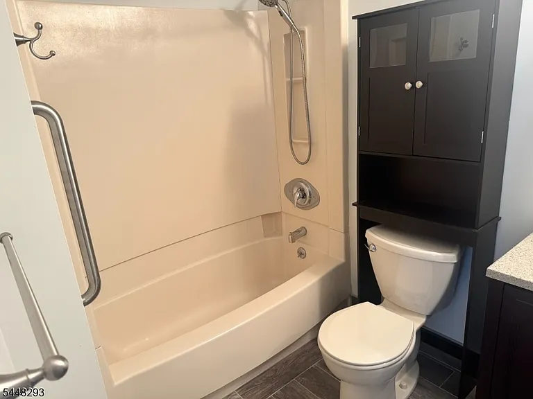 29 Cambridge E — Photo 12