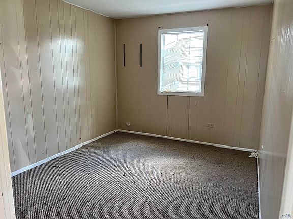 3rd image of 221 Carlos St