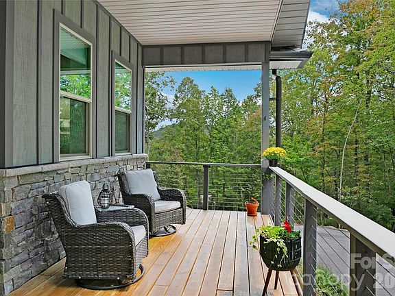 5th image of 151 Unoga Ct