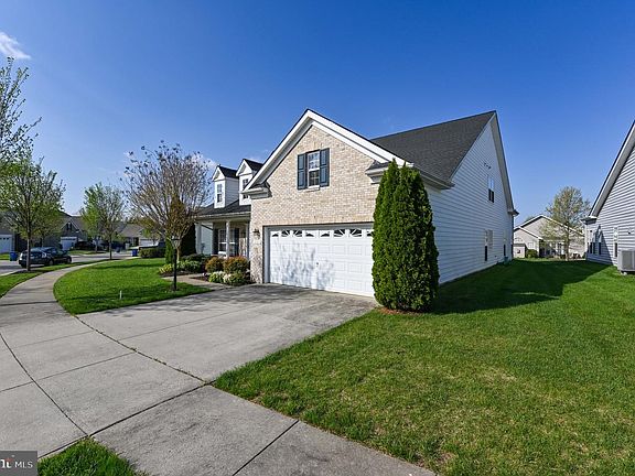 4th image of 115 Concerto Ave