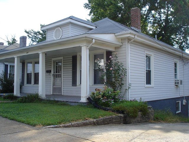 2nd image of 107 Maple St
