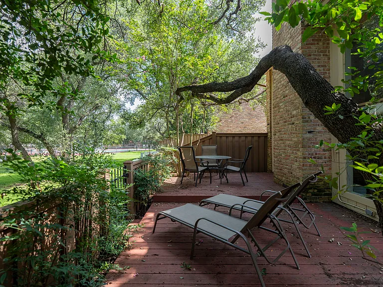 8301 Greenslope Dr — Photo 20