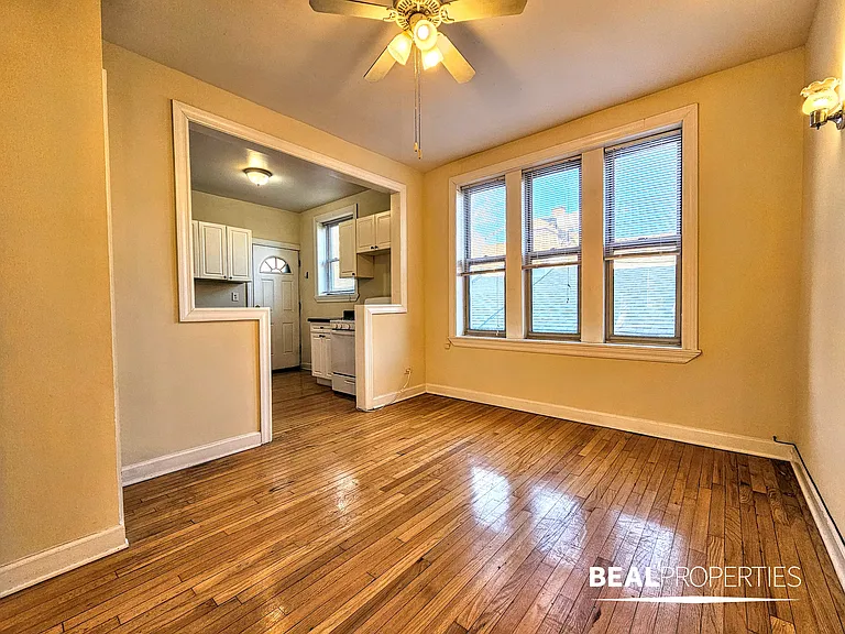 550-60 W Aldine Ave — Photo 17