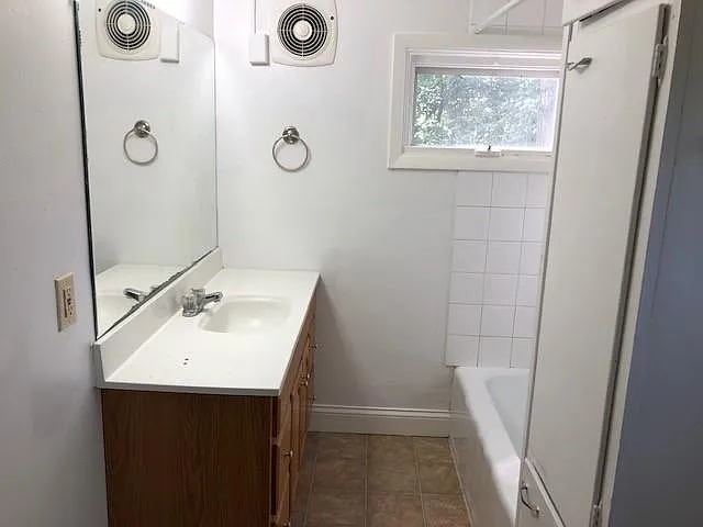 909 N Governor St — Photo 15