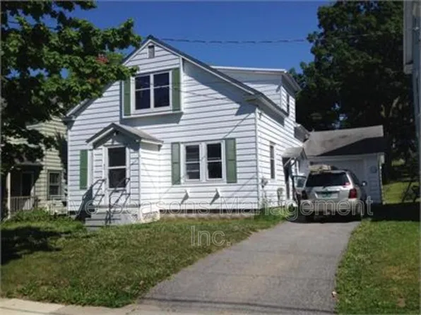50 University Ter, Williston, VT 05401