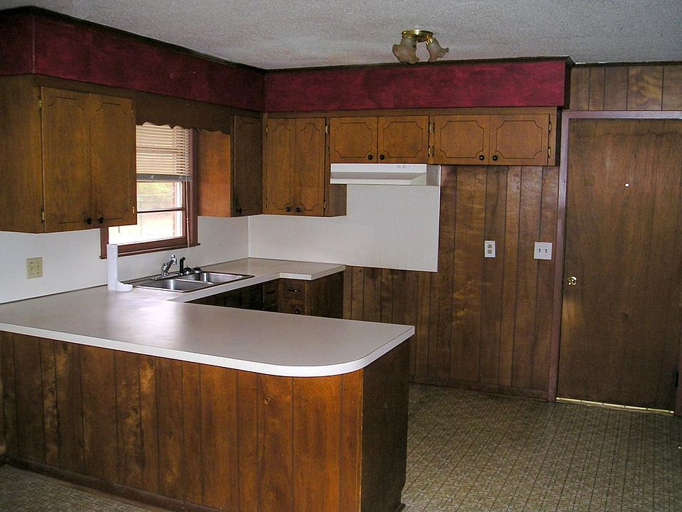 2nd image of 1046 Speight Rd