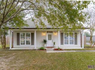 39412 Woodlake Dr, Prairieville, LA 70769