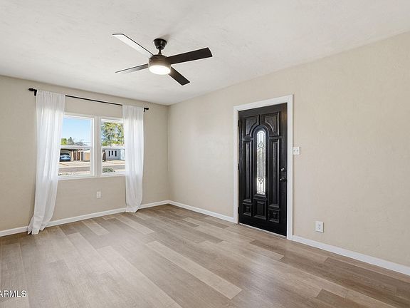 4th image of 1721 W WELDON Avenue