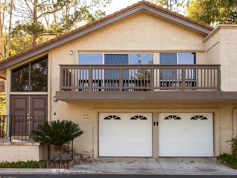 75 Rosehedge Ln — Photo 3