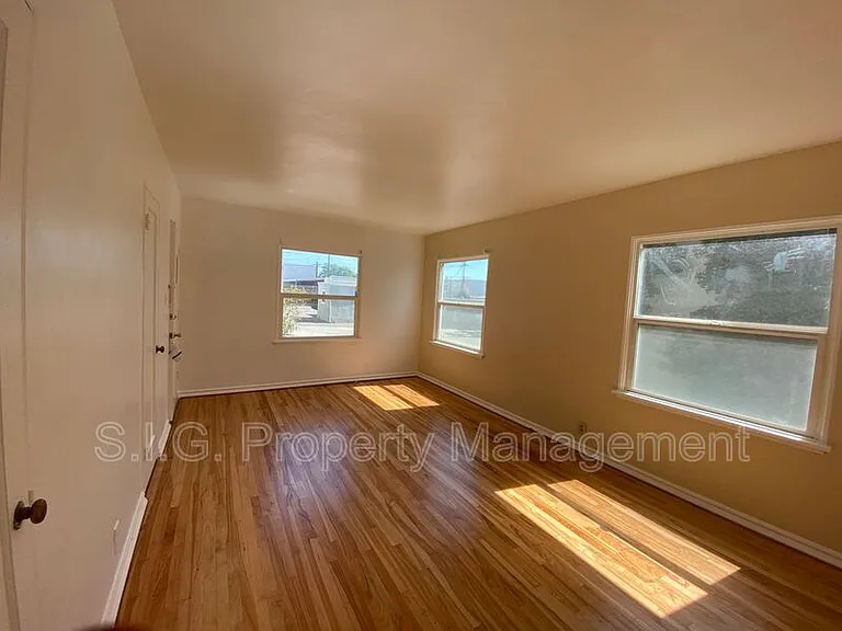 228 E Maple St #D — Photo 2