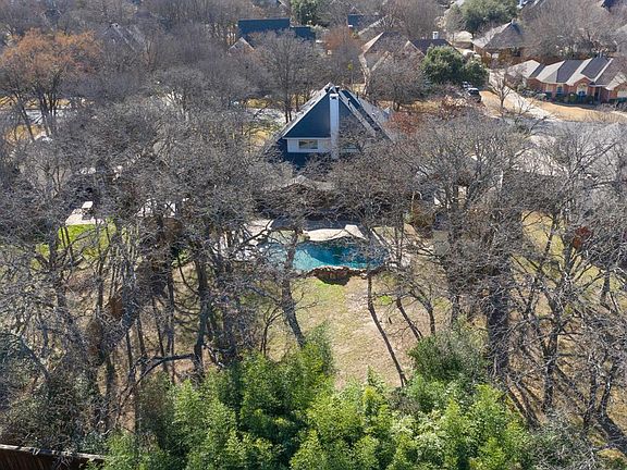 3rd image of 1309 Lynhurst Ln