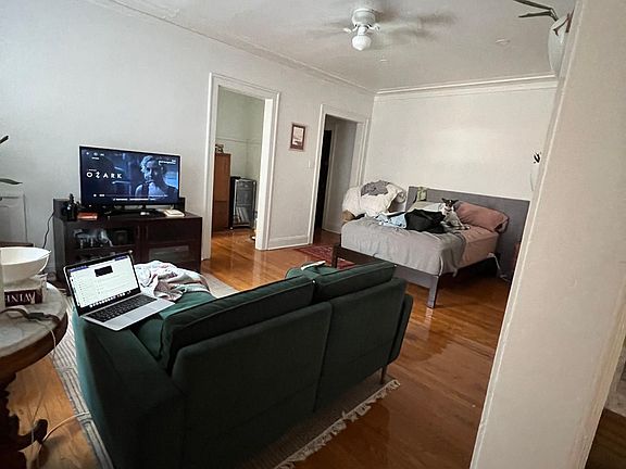2nd image of 1154 W Lunt Ave #205