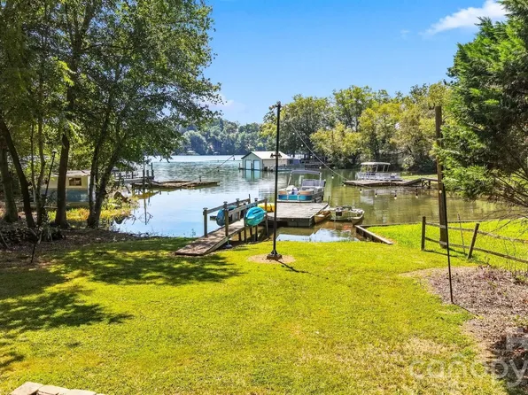 35 Loudonya Ln, Hickory, NC 28601