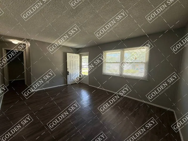 2 bed, 1.0 bath, 841 sqft, $825 — Photo 3