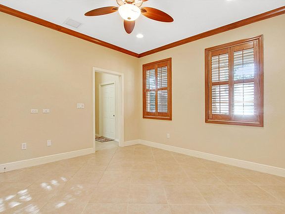 5th image of 289 E Bay Cedar Cir