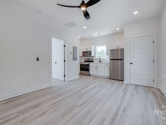 3rd image of 1619 Le Grand St