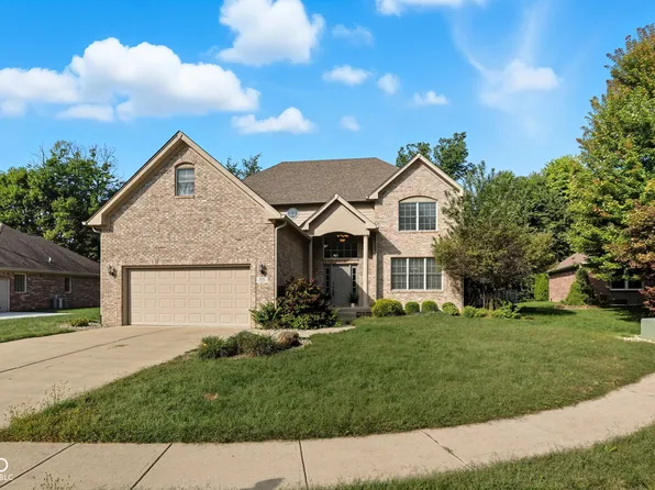 386 White Oak Ln, Greenwood, IN 46142