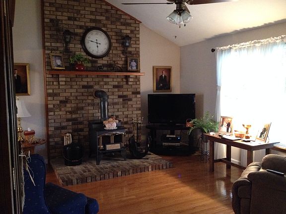 3rd image of 128 Molly St