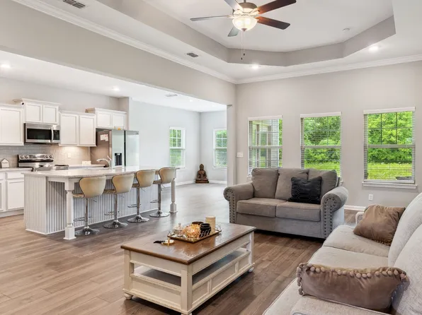 3608 Stormy Ln, Rockvale, TN 37153