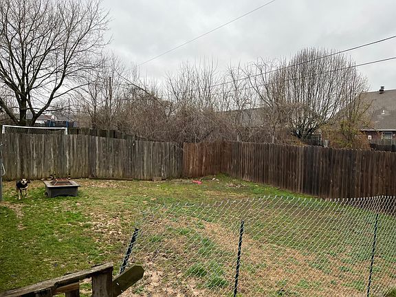 2nd image of 837 E Kara Ln