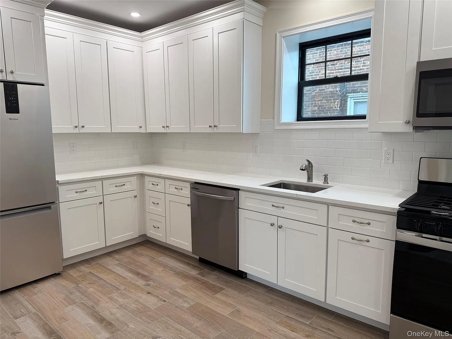 2 bed, 1.0 bath, 800 sqft, $3,600 — Photo 2