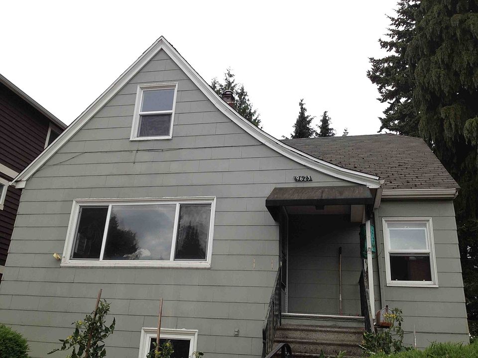 2nd image of 9623 Roosevelt Way NE