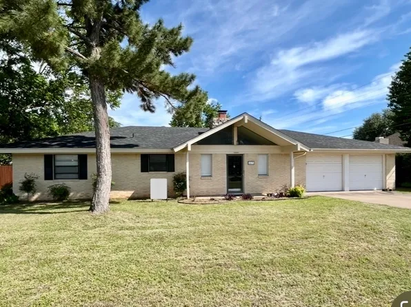 6415 Circo Dr, Granbury, TX 76049