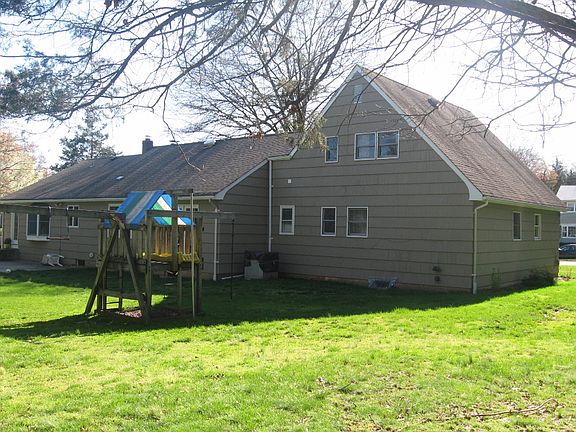 2nd image of 13 Thruway Dr